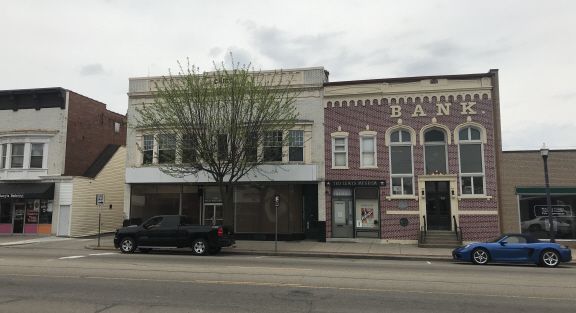 RESTAURANT/BAR/BREWERY ON MAIN STREET, CIRCLEVILLE: 129 W Main St, Circleville, OH 43113